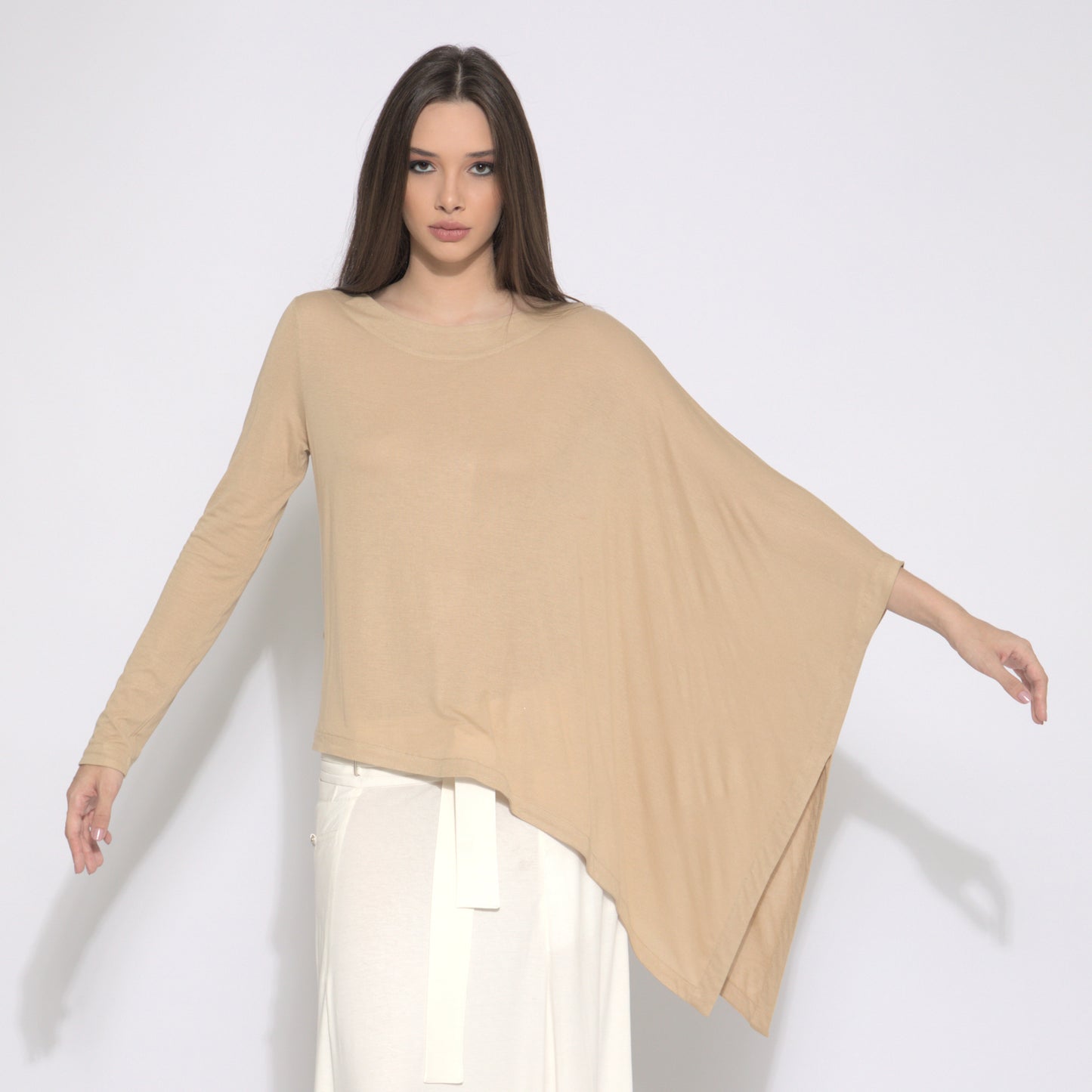 Naomi - Blusa assimétrica em malha