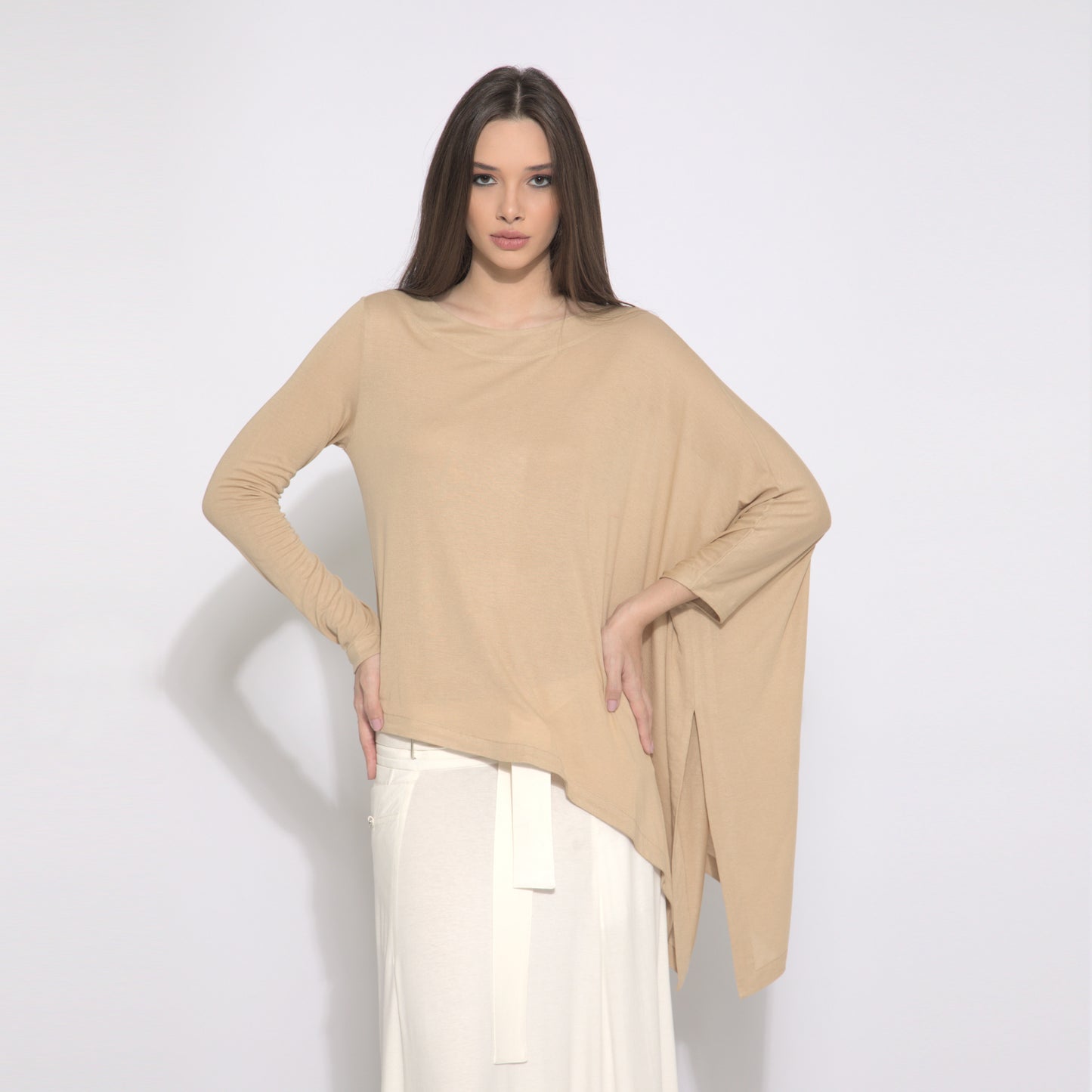 Naomi - Blusa assimétrica em malha