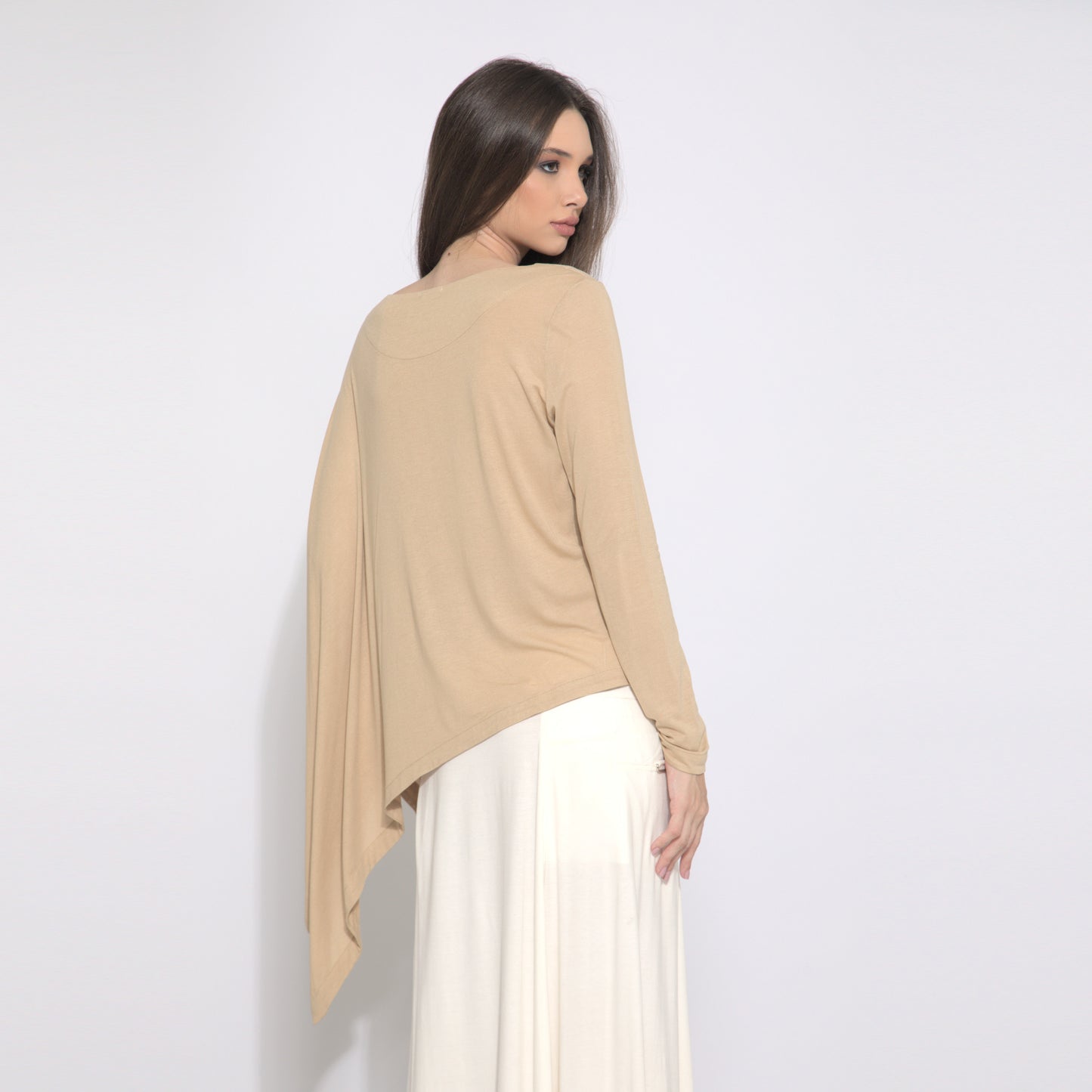 Naomi - Blusa assimétrica em malha