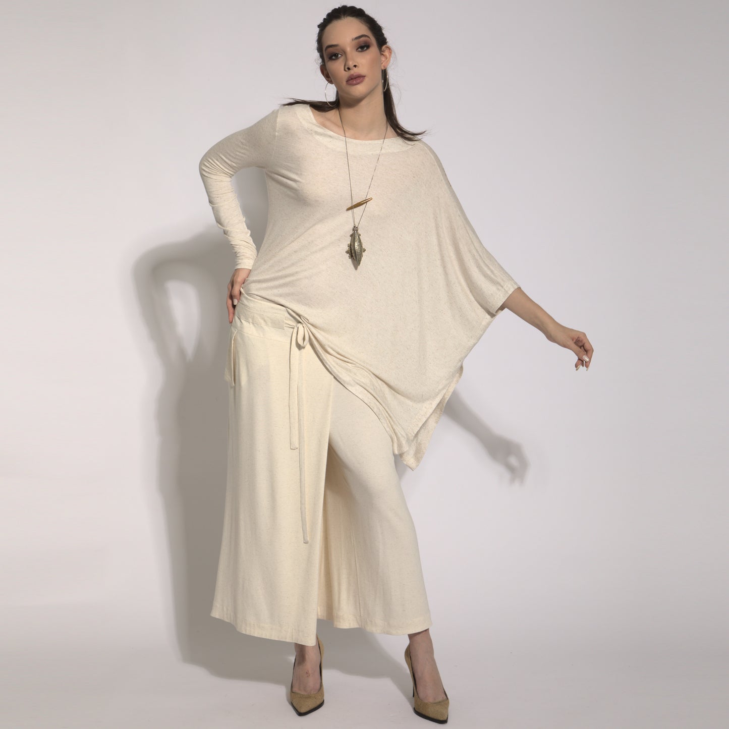 Naomi - Blusa assimétrica em malha