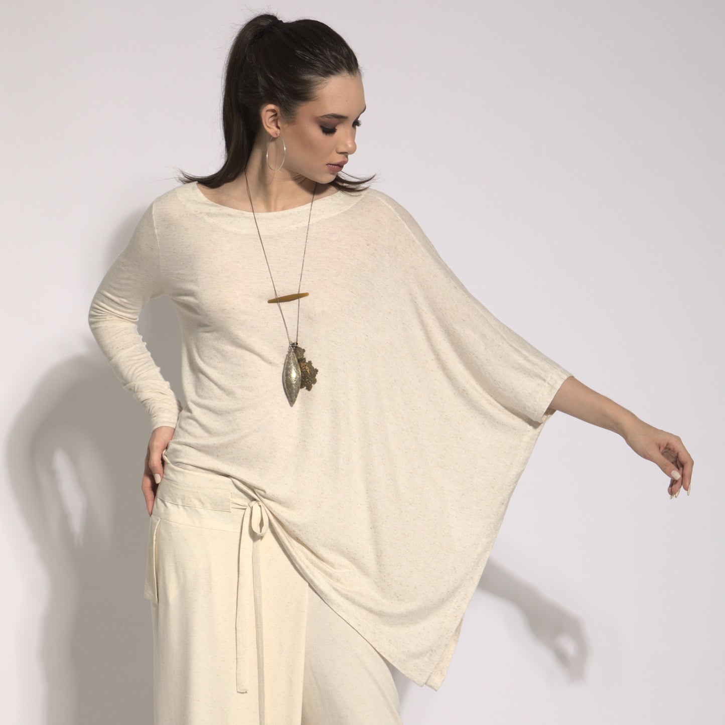 Naomi - Blusa assimétrica em malha