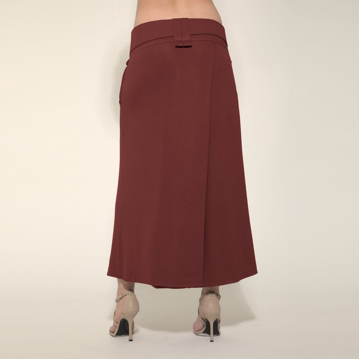 Cleo - Saia-calça de malha com cinto na cor cabernet
