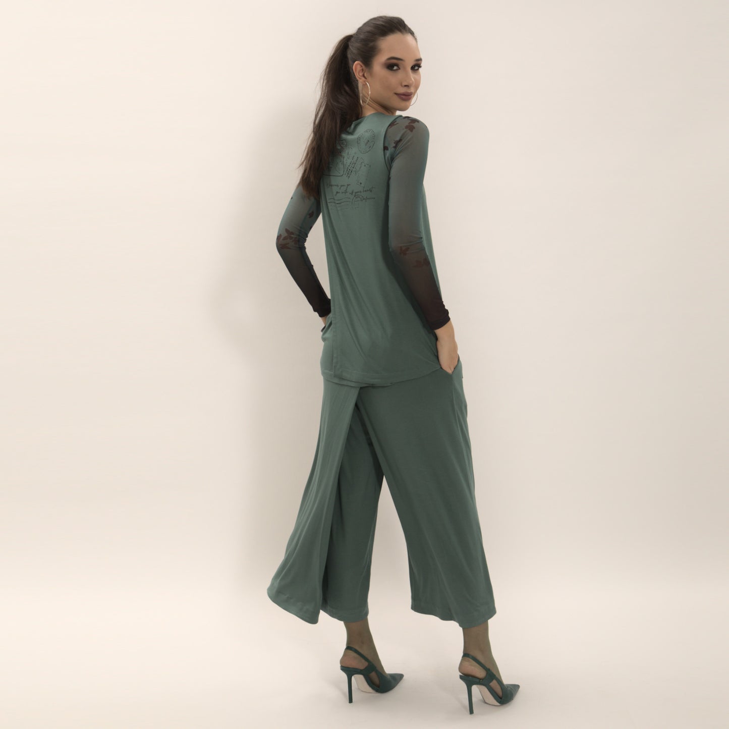 Olivia - Blusa transpassada sem mangas