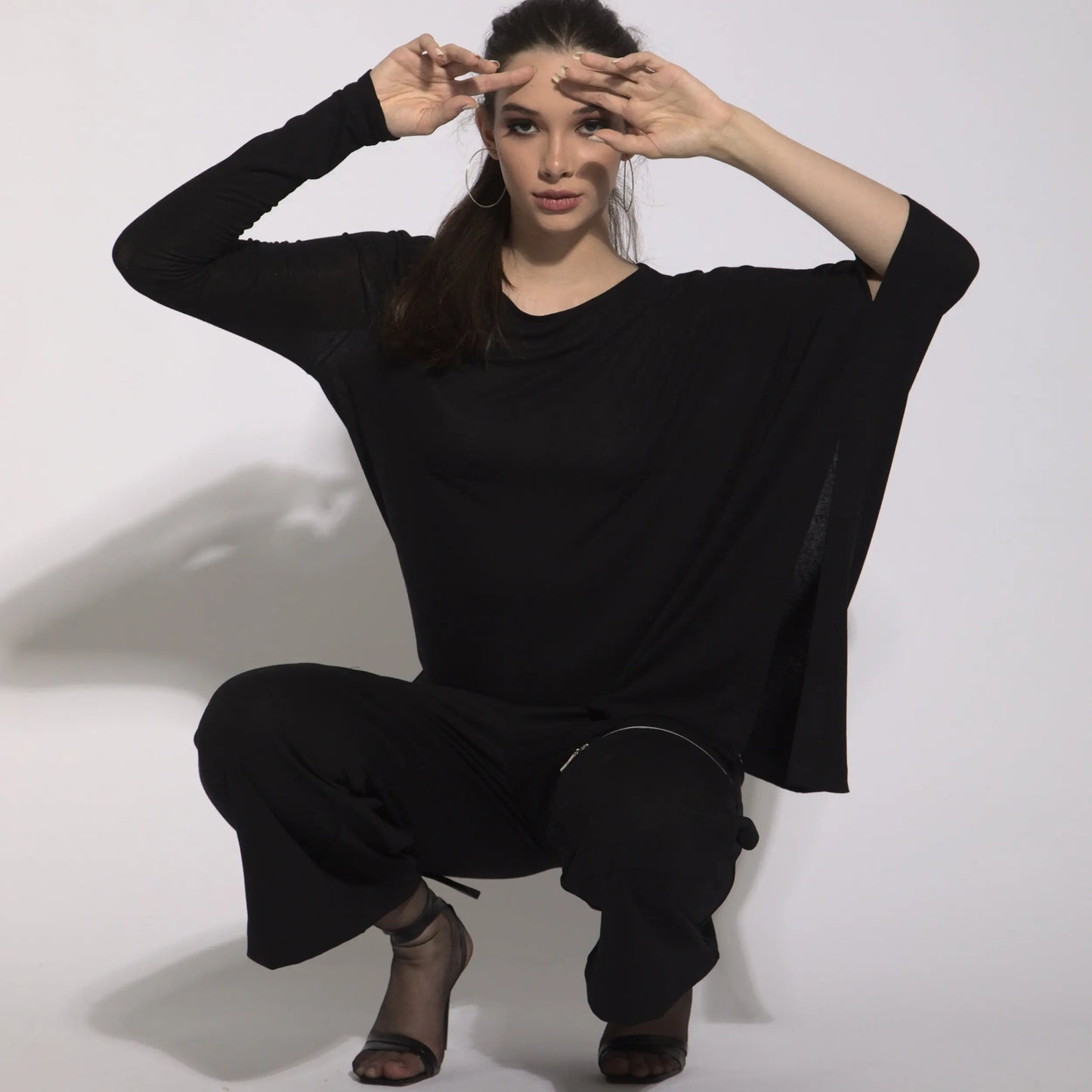 Naomi - Blusa assimétrica estilosa malha preta