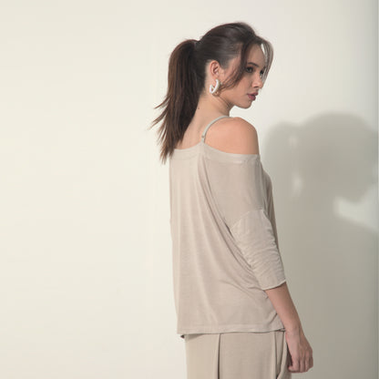 Anya - Blusa em malha com manga e alcinhas na cor bege Saara