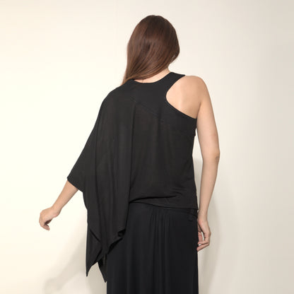 Ibiza - Blusa assimétrica com uma manga só em malha na cor preta