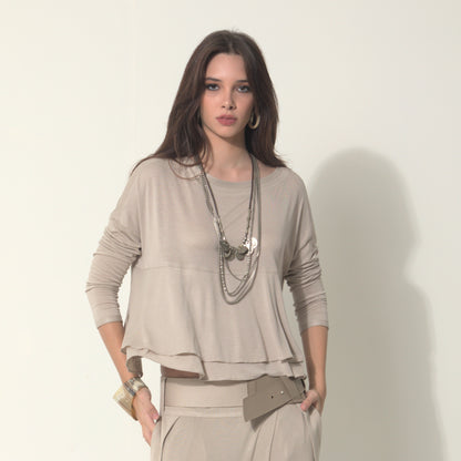 Isla - Blusa boho de malha com babados e manga comprida na cor bege saara