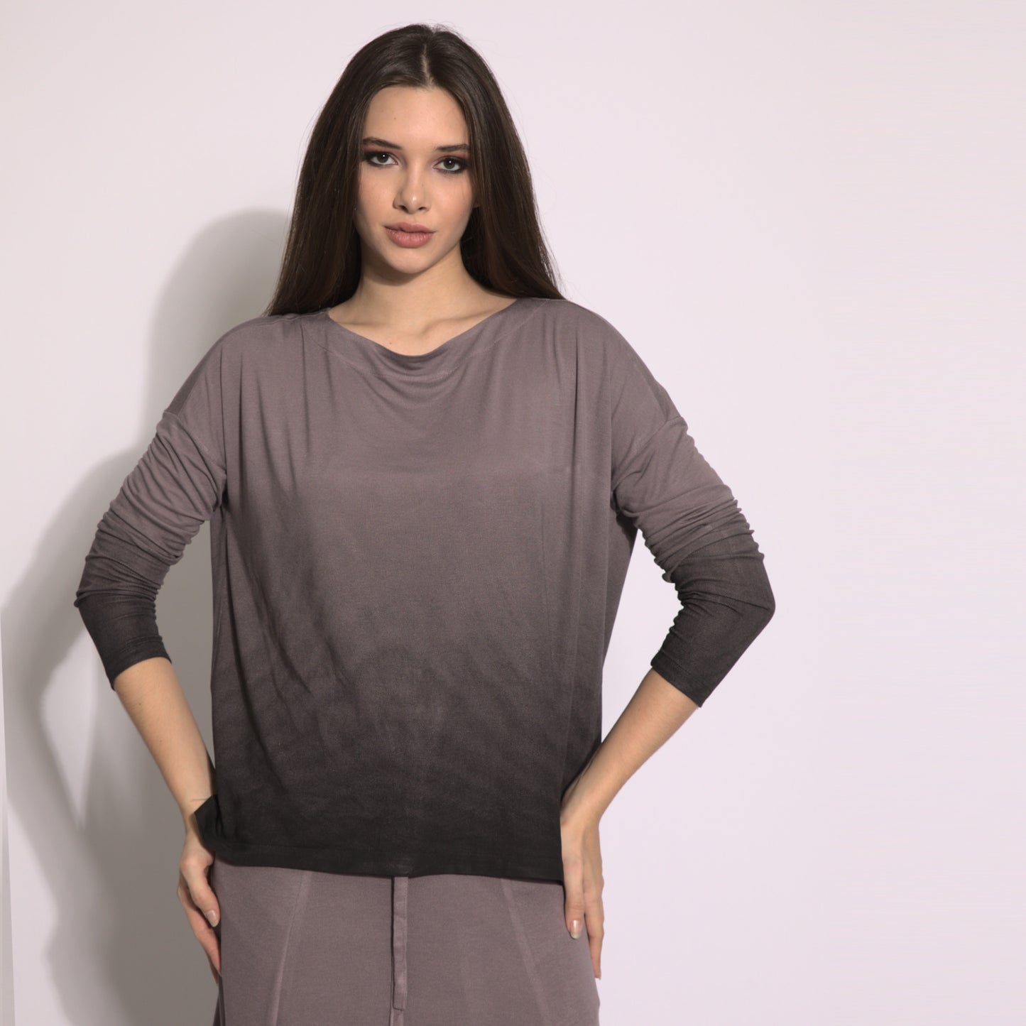 Aysha - Blusa oversize em malha efeito degradê cor funghi e preto