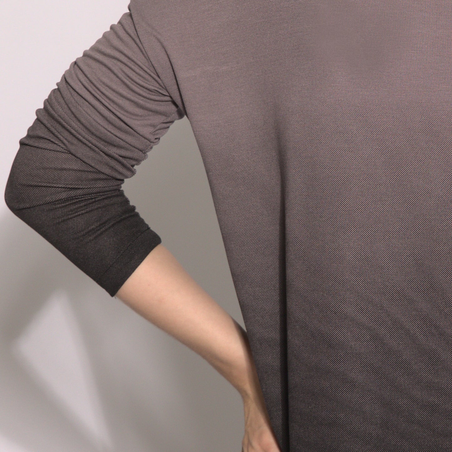 Aysha - Blusa oversize em malha efeito degradê cor funghi e preto