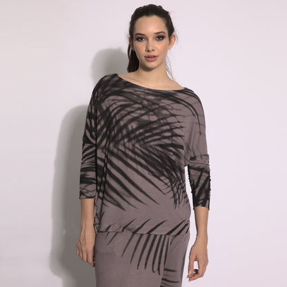 Folhagens - Blusa em malha estampa folhas cor funghi e preto