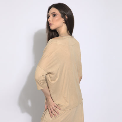 Jackie - Blusa em malha assimétrica com alcinha cor areia