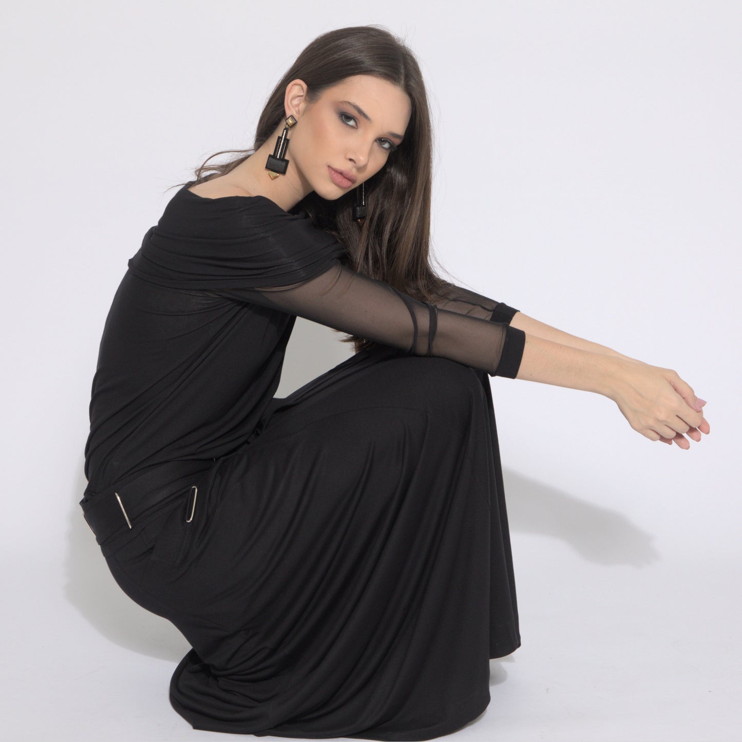 Isabella - Blusa decote ombro a ombro e mangas em tule preto
