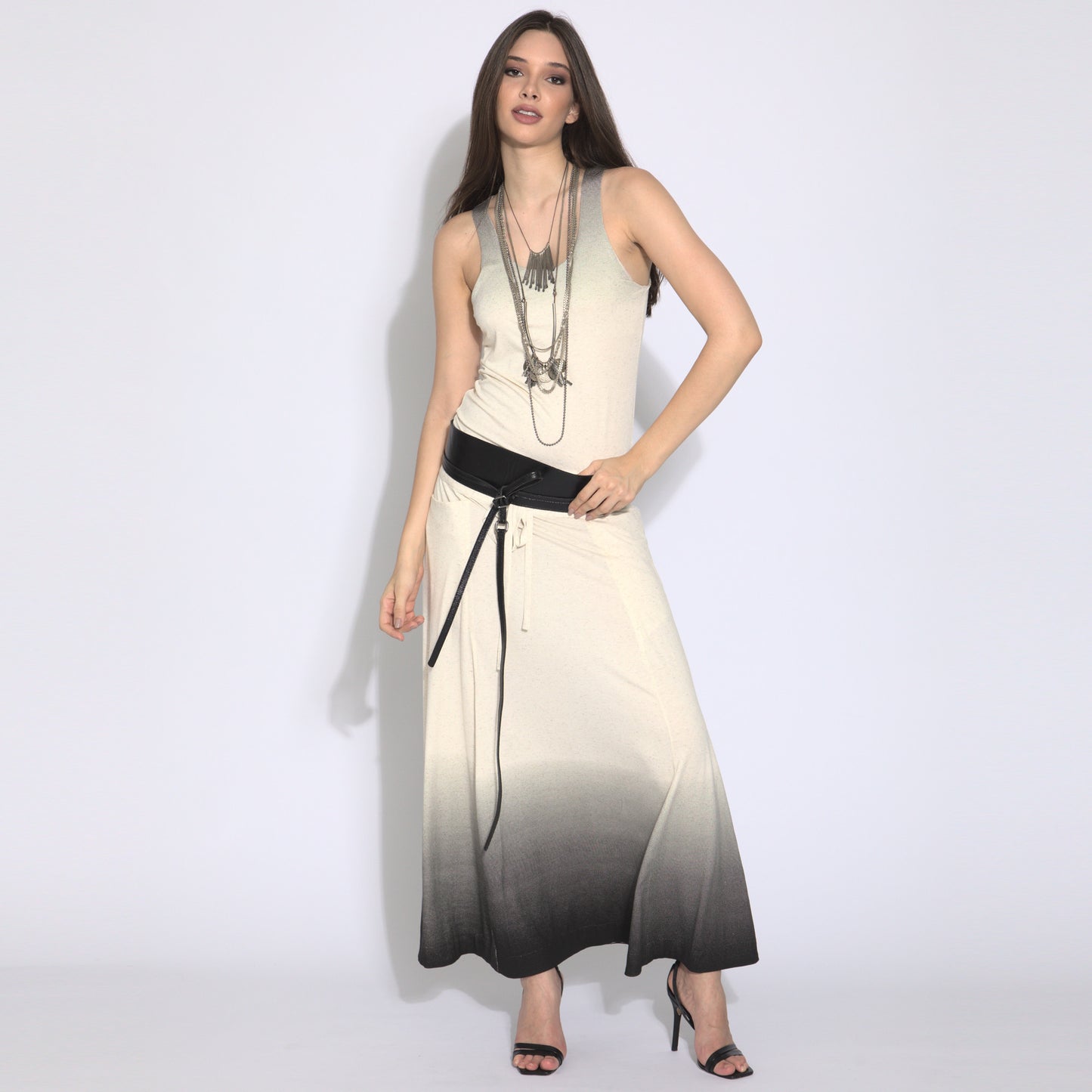 Eva - Top básico de alças com bojo interno (sutiã integrado) - efeito degradê  cor off-white e preto
