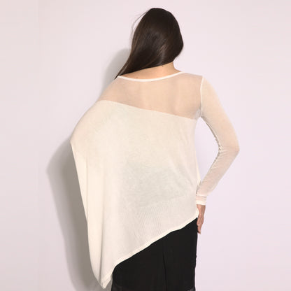 Kaya - Blusa de tricot assimétrica na cor off-white com transparencia