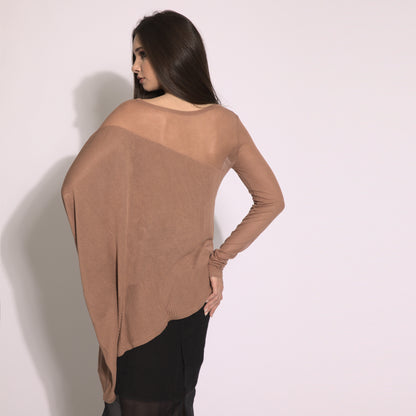 Kaya - Blusa de tricot assimétrica na cor argila com transparencia