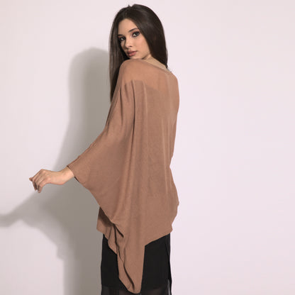 Kaya - Blusa de tricot assimétrica na cor argila com transparencia