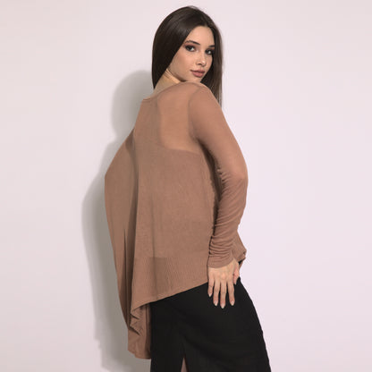 Kaya - Blusa de tricot assimétrica na cor argila com transparencia