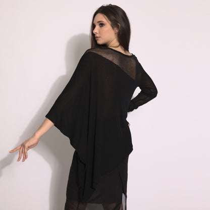 Kaya - Blusa de tricot assimétrica na cor preta com transparencia