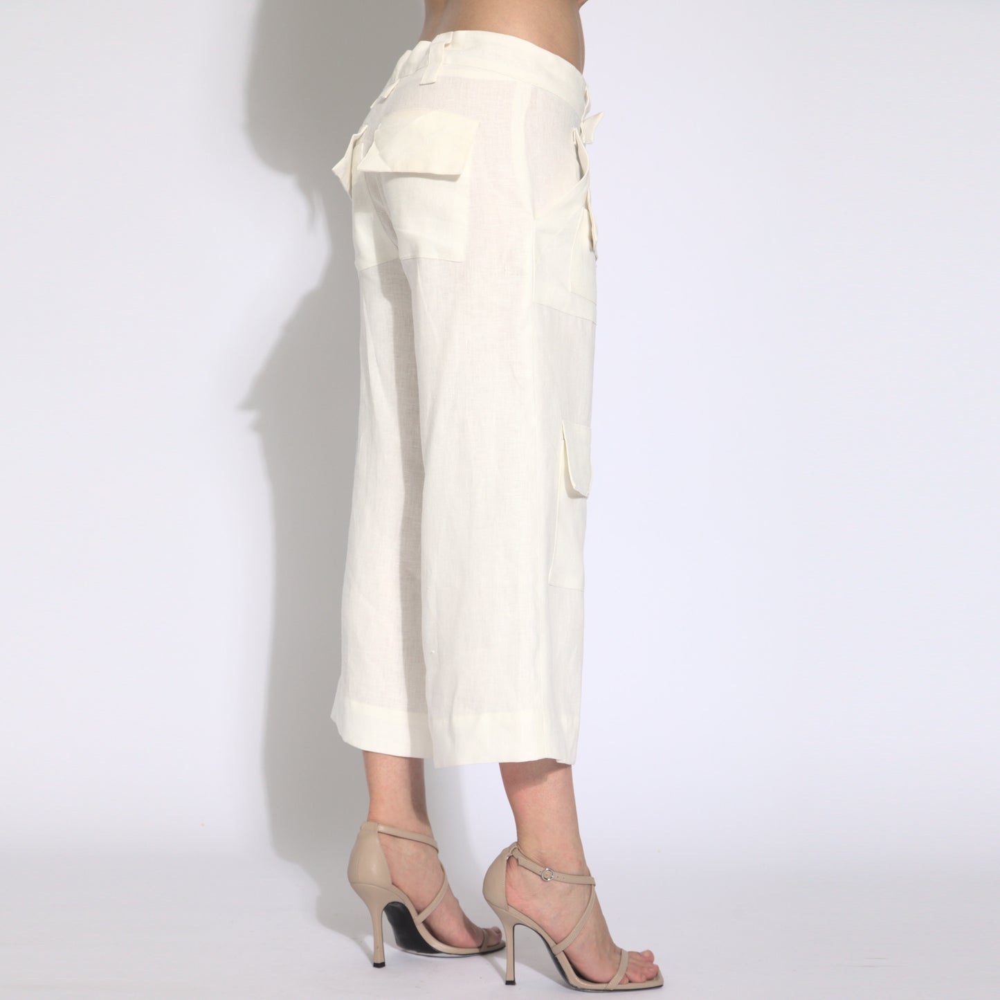 Maya - Calça cargo cropped em puro linho