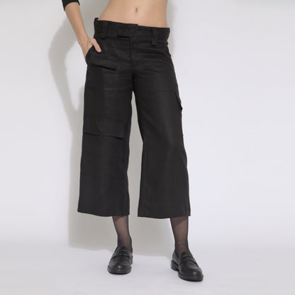 Maya - Calça cargo cropped em puro linho