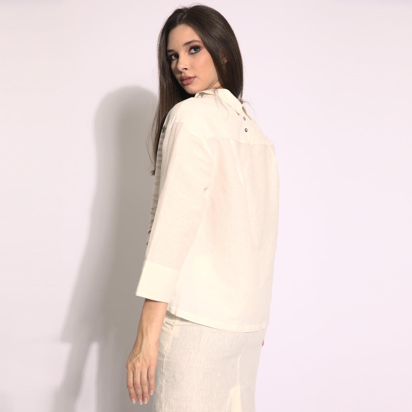 Blusa em linho natural indiano estampada