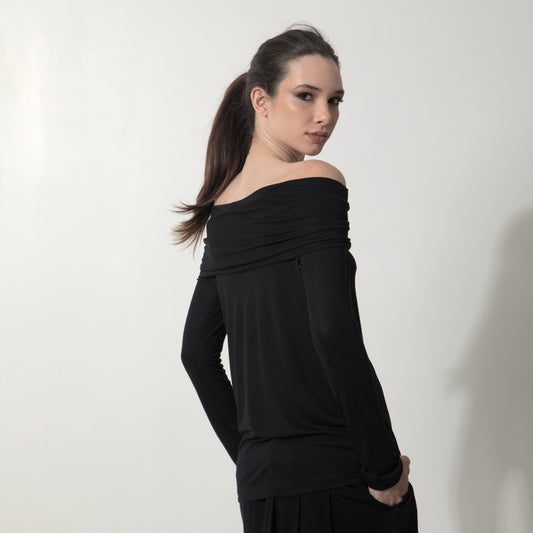 Isadora - Blusa decote ombro a ombro e manga comprida na cor preta