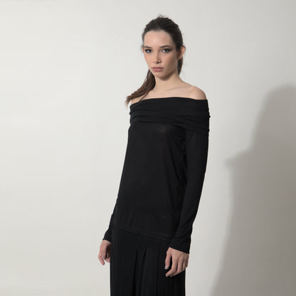 Isadora - Blusa decote ombro a ombro e manga comprida na cor preta