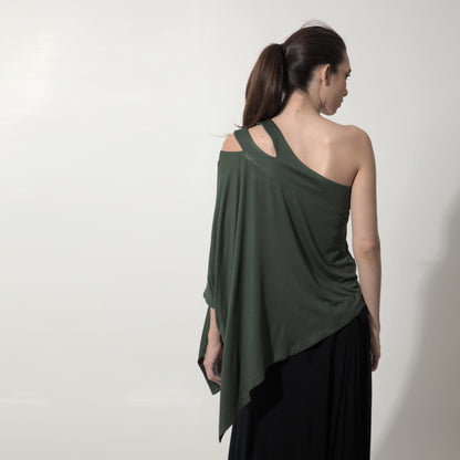 Margot - Blusa assimétrica em malha na cor verde alcaparra