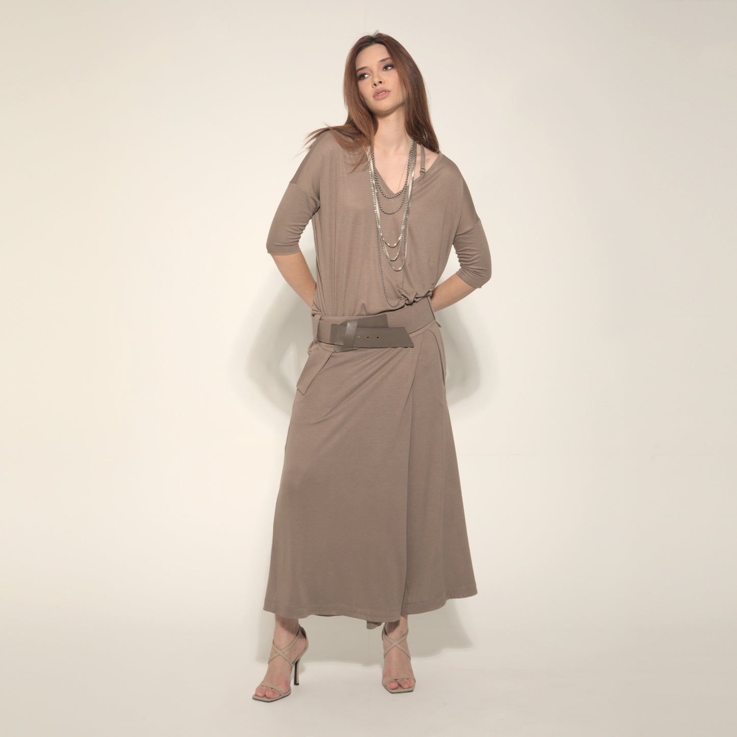 Cleo - Saia-calça de malha com cinto na cor cáqui