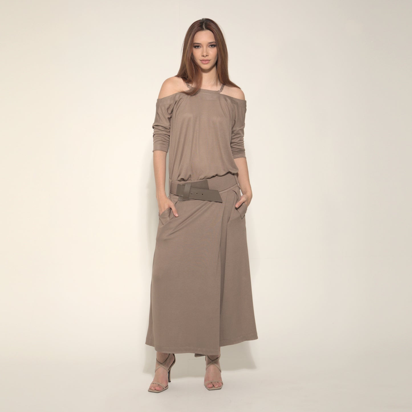 Cleo - Saia-calça de malha com cinto na cor cáqui