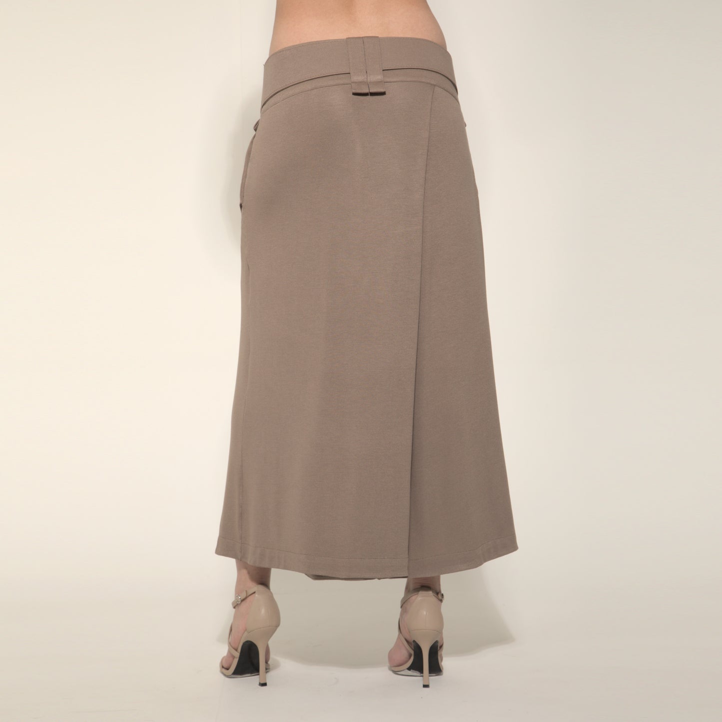 Cleo - Saia-calça de malha com cinto na cor cáqui