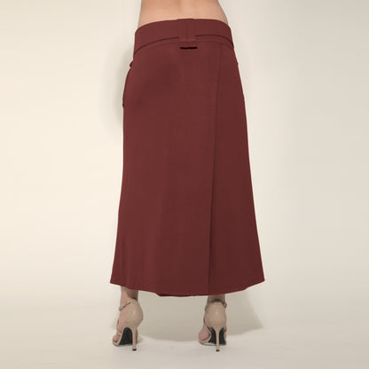 Cleo - Saia-calça de malha com cinto na cor cabernet