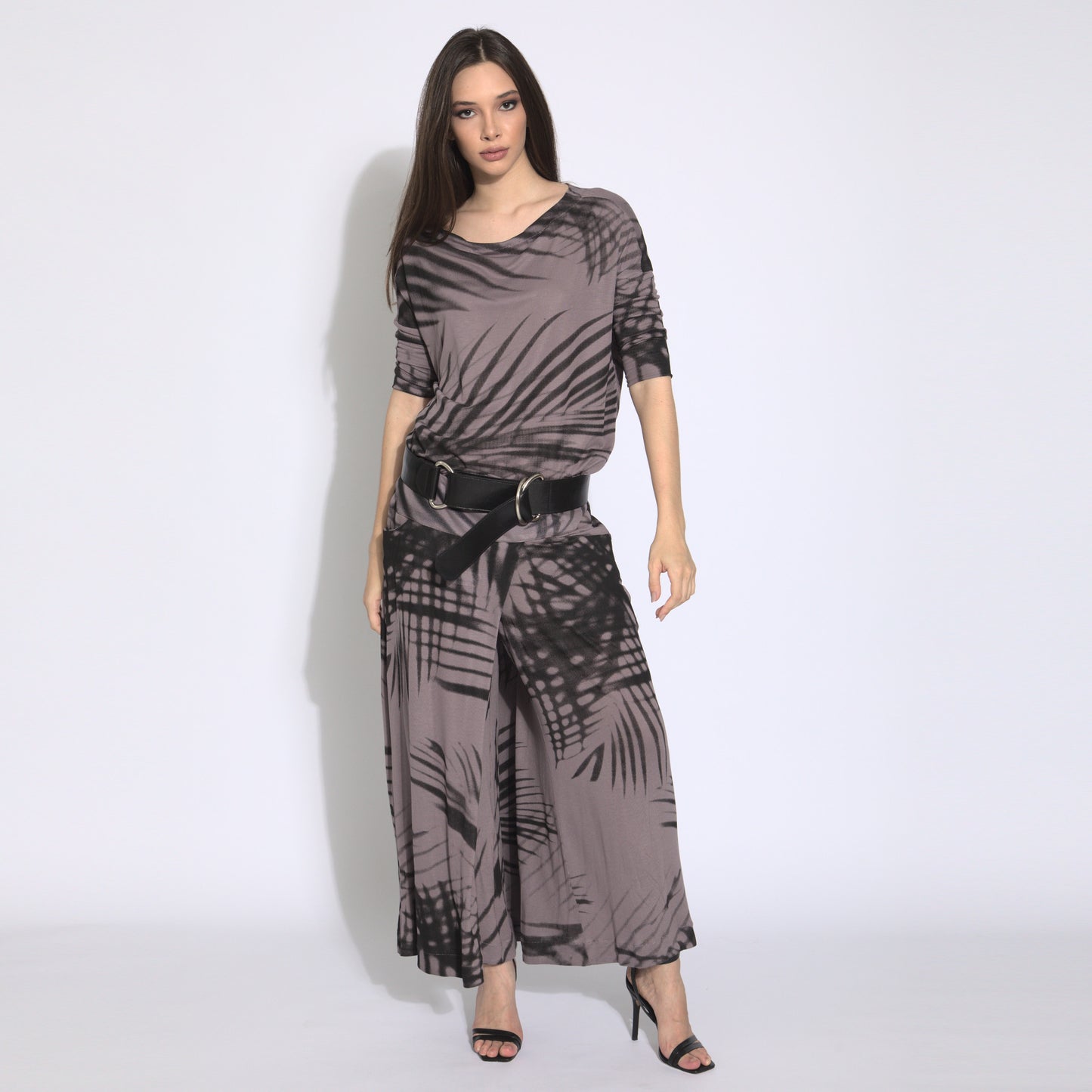 Folhagens - Blusa em malha estampa folhas cor funghi e preto
