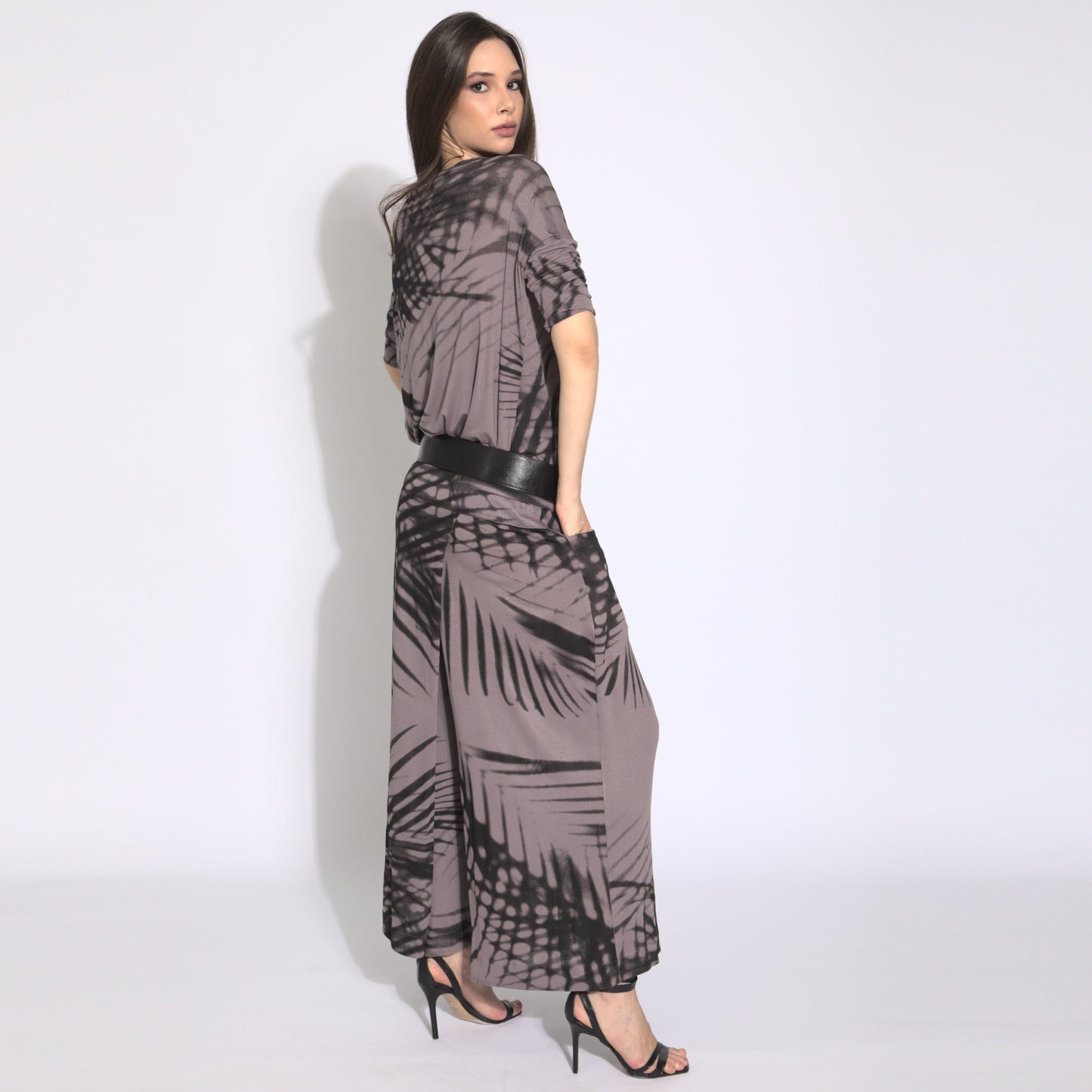 Folhagens - Blusa em malha estampa folhas cor funghi e preto