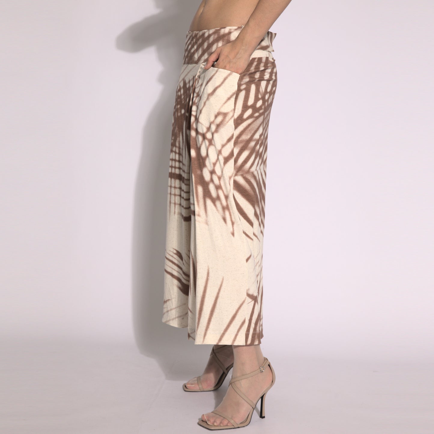 Folhagens - Saia-calça em malha estampada cor linho e argila