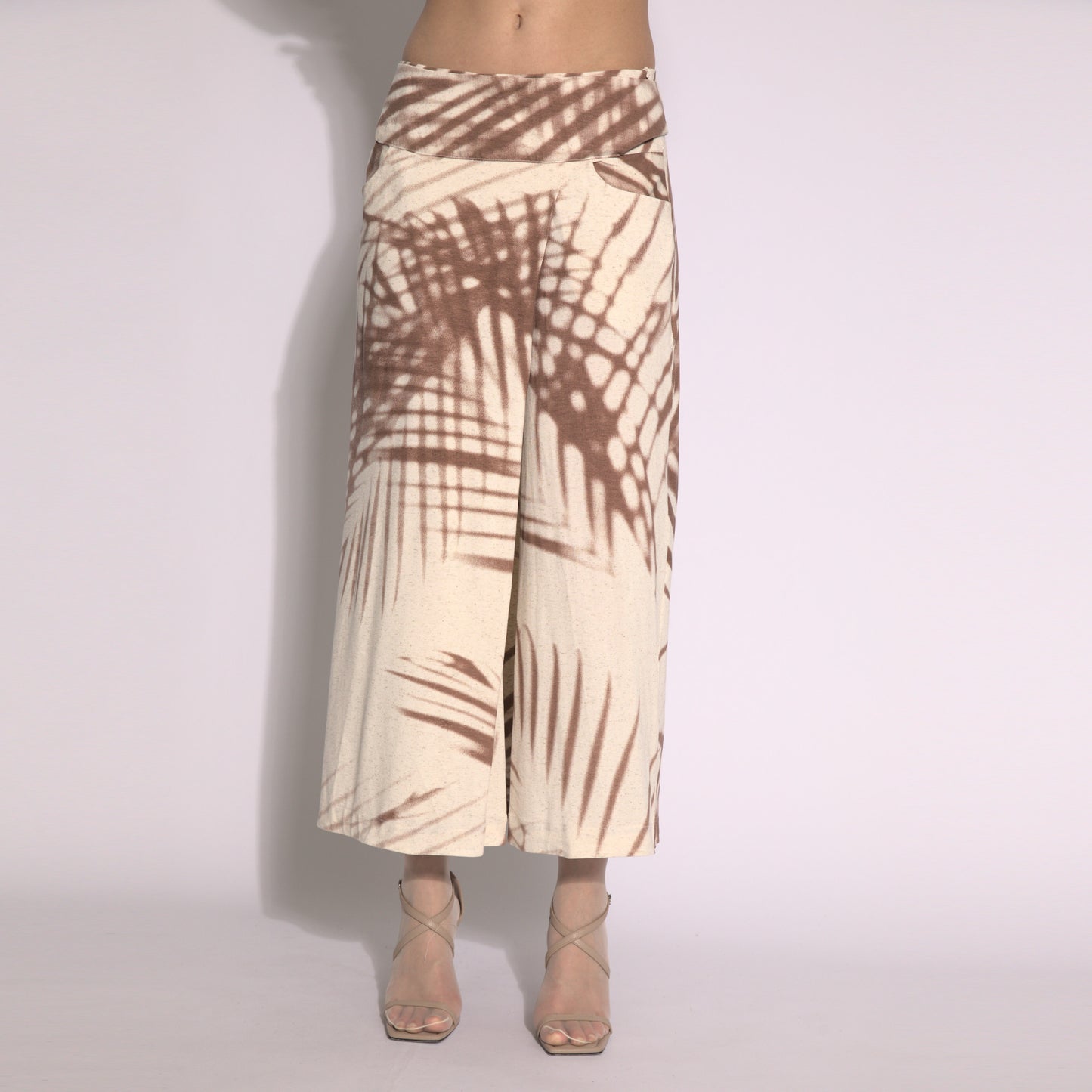 Folhagens - Saia-calça em malha estampada cor linho e argila