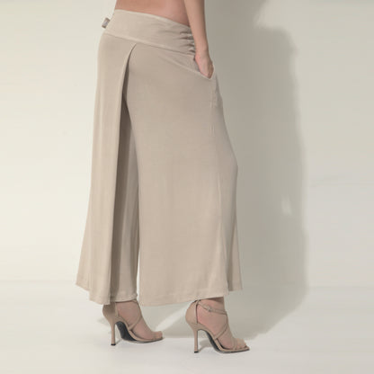 Sarah - Saia-calça de malha com ajuste de fivela de metal na cor bege Saara