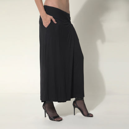 Sarah - Saia-calça de malha com ajuste de fivela de metal na cor preta