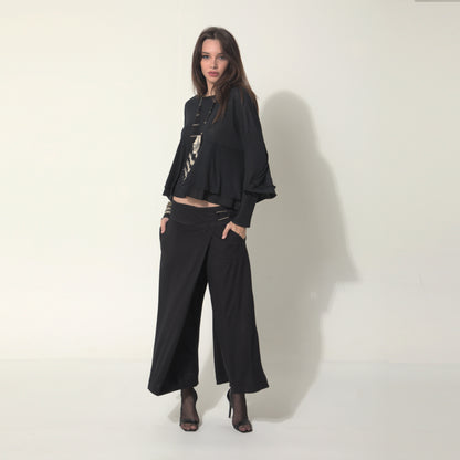 Sarah - Saia-calça de malha com ajuste de fivela de metal na cor preta