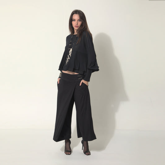 Sarah - Saia-calça de malha com ajuste de fivela de metal na cor preta