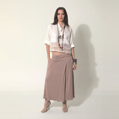 Sarah - Saia-calça de malha com ajuste de fivela de metal na cor mocha mousse