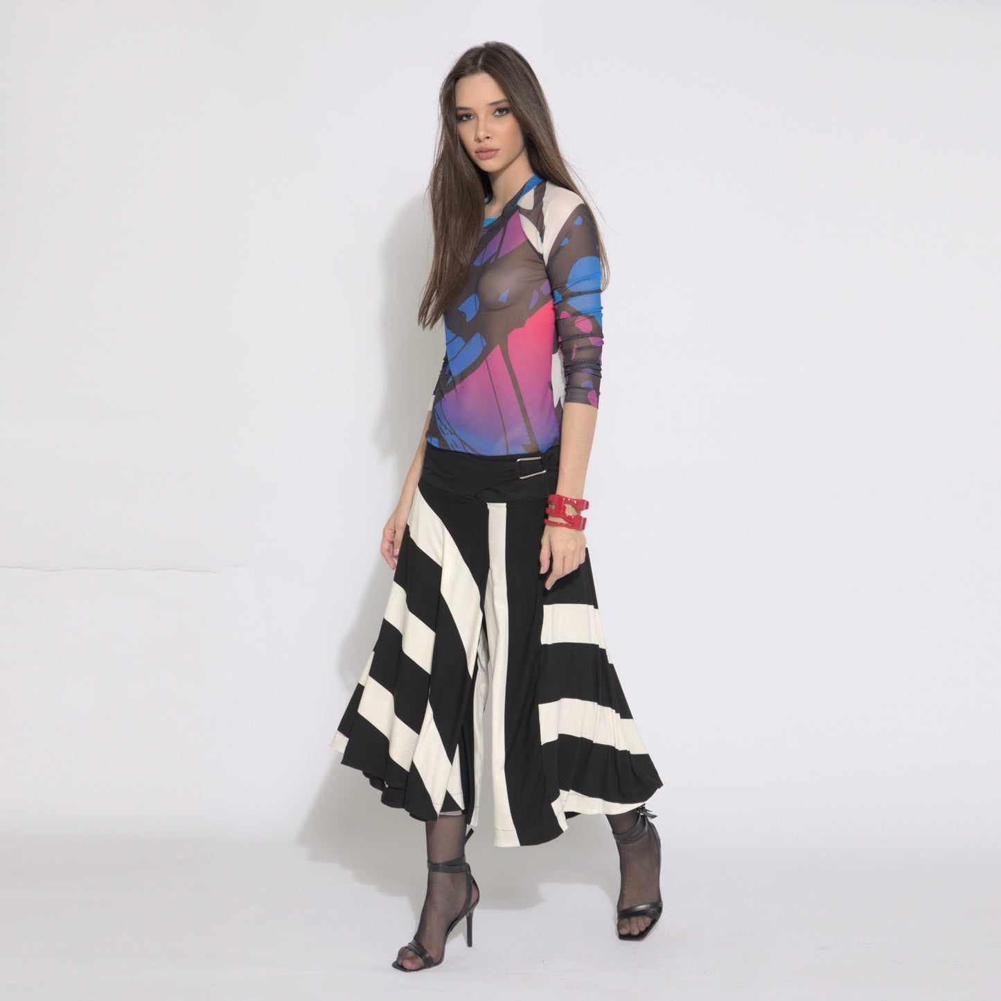 Sienna – saia calça listrada de preto e branco