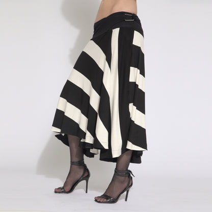 Sienna – saia calça listrada de preto e branco