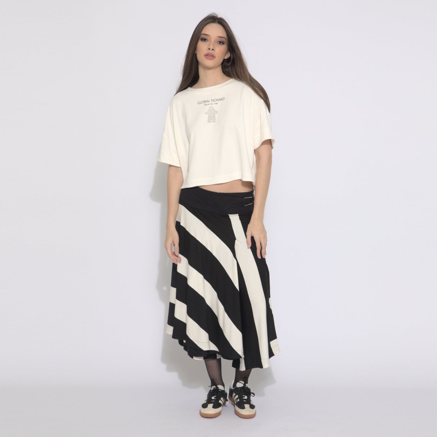 Sienna – saia calça listrada de preto e branco