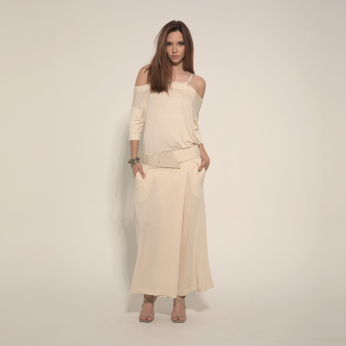 Cleo - Saia-calça de malha com cinto na cor de trigo