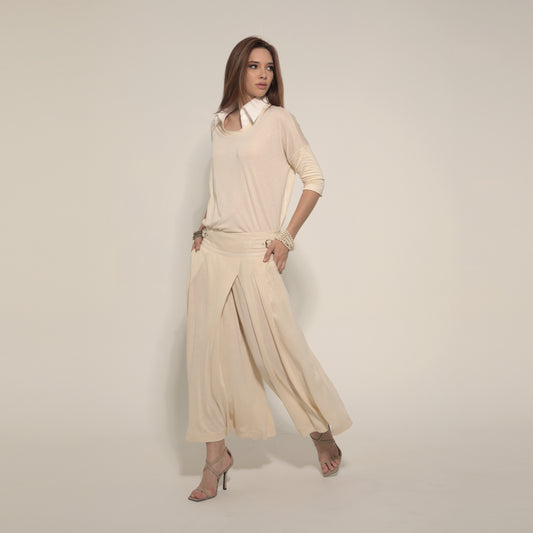 Amira - Saia-calça de malha com pregas e ajuste com fivelas de metal na cor trigo