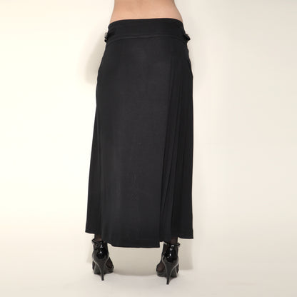 Amira - Saia-calça de malha com pregas e ajuste com fivelas de metal na cor preta