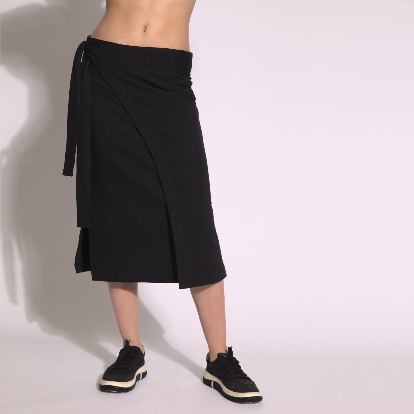 Stella - Saia envelope midi em moleton com amarração preta