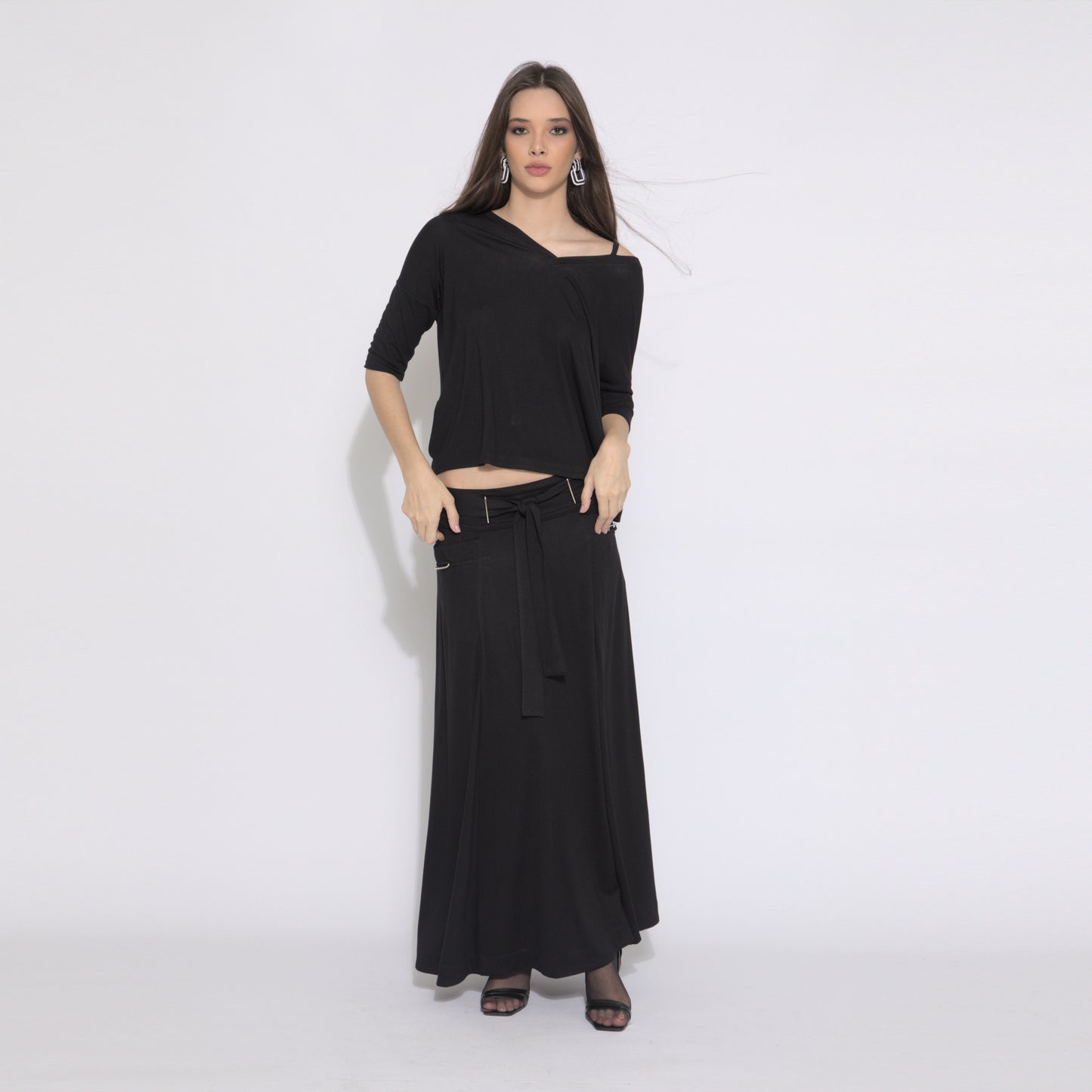 Milla - Saia maxi em malha na cor preta