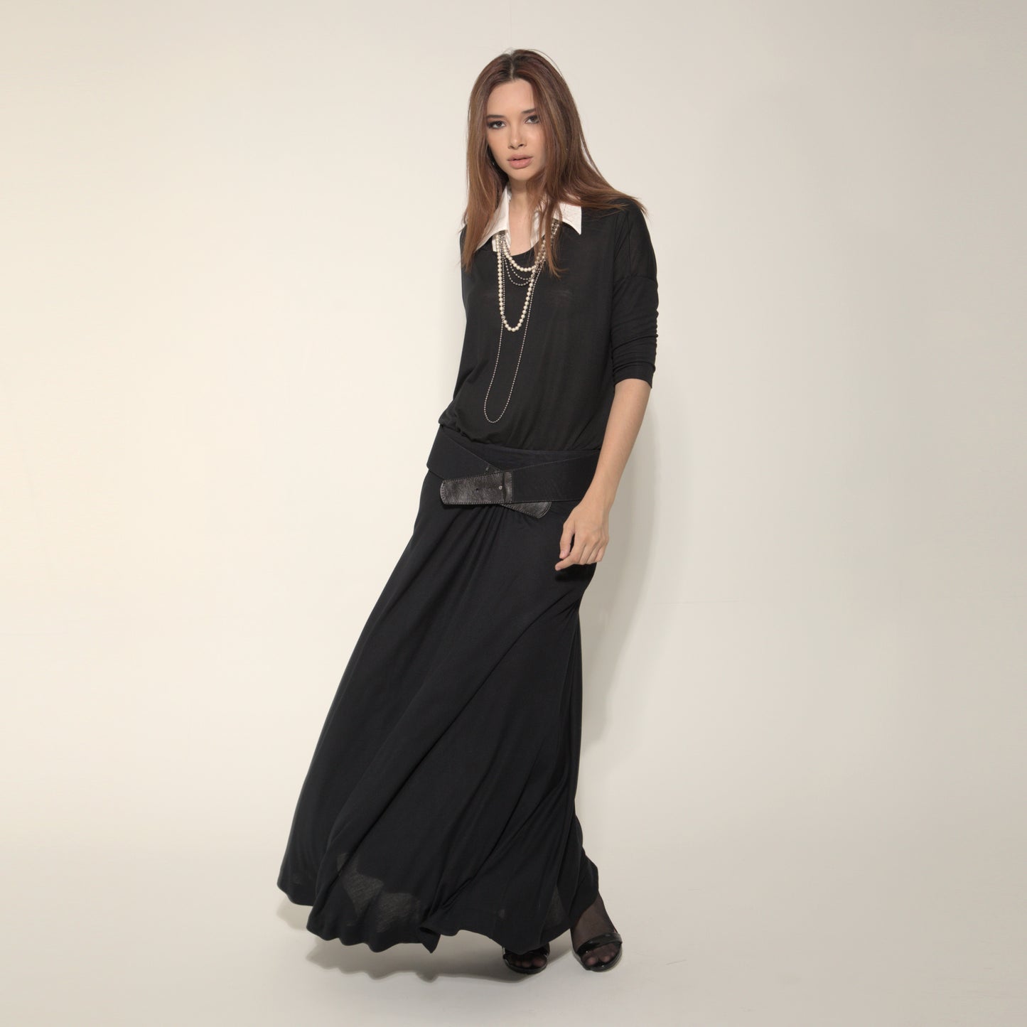 Amal - Saia Maxi de malha com cinto ponta de couro preto